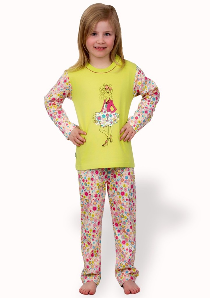Dětské pyžamo s obrázkem dívky