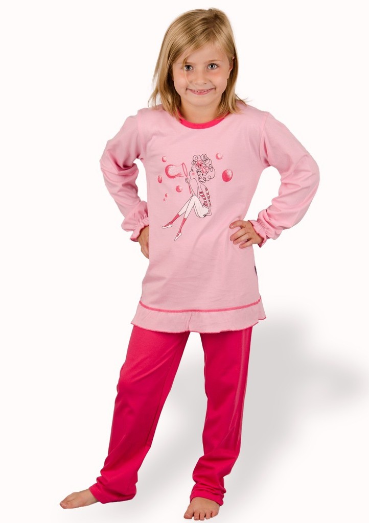 Dětské pyžamo s obrázkem dívky s bublinami