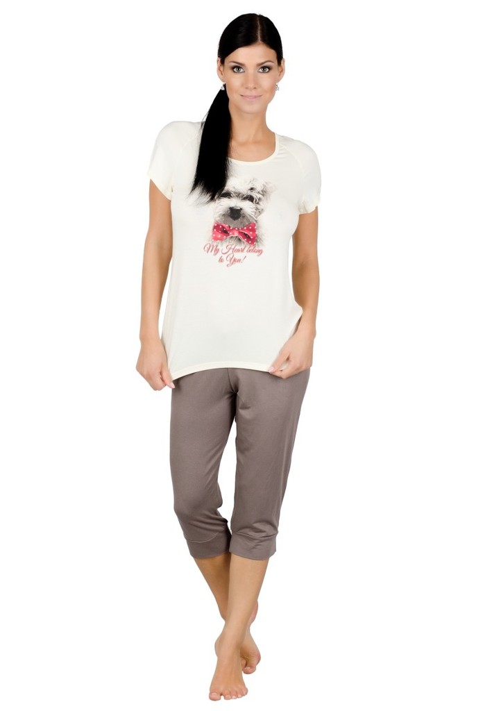 Dámské pyžamo s obrázkem psa a capri kalhotami