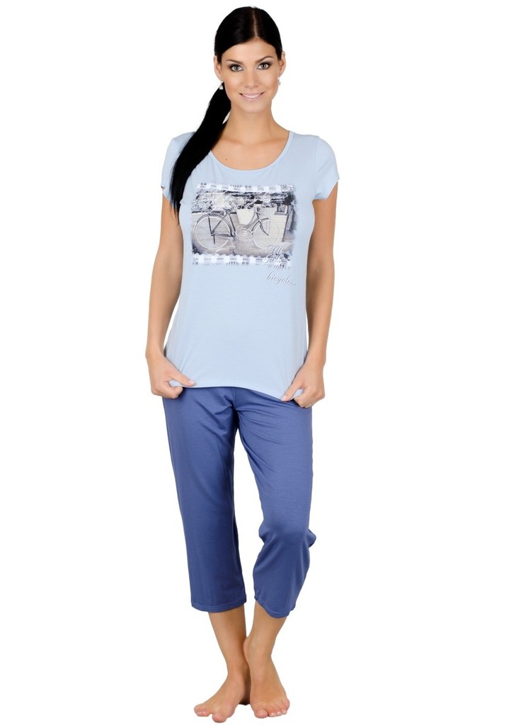 Dámské pyžamo s obrázkem dámského kola a capri kalhotami